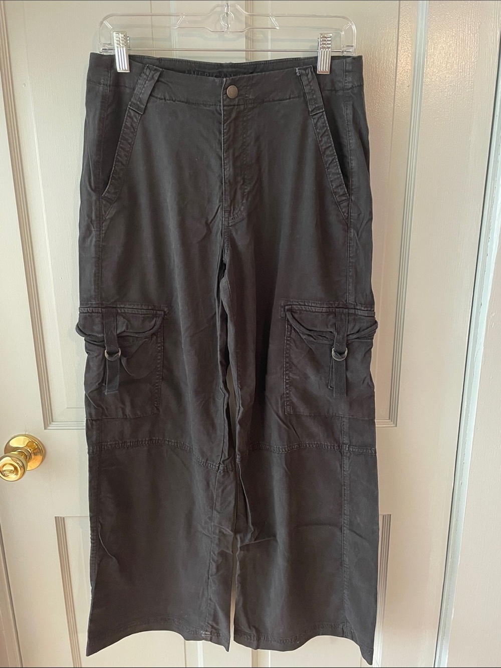 American Eagle Women’s Dreamy Drape Cargo Pant Wide Leg Black 4